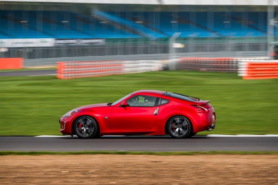  Nissan 370Z 2012 года  (UK) (фото 13 из 18)